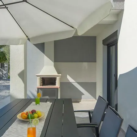 Holiday home Ana 1863