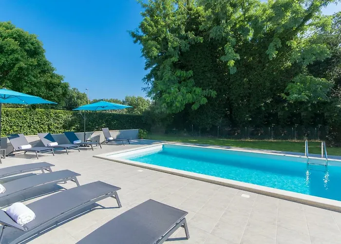 Ana 1863 別荘 ポレッチ